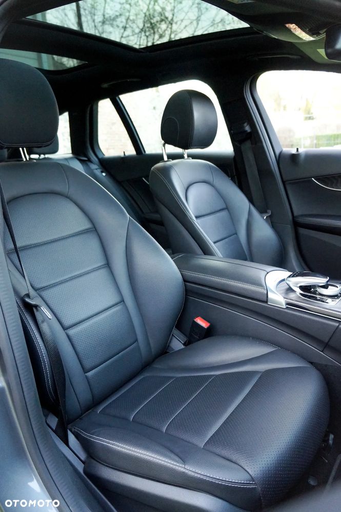 Mercedes-Benz Klasa C 300 9G-TRONIC AMG Line - 24