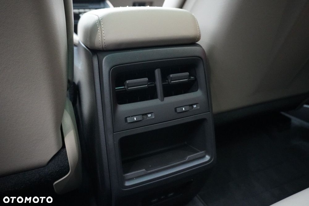Porsche Macan - 24