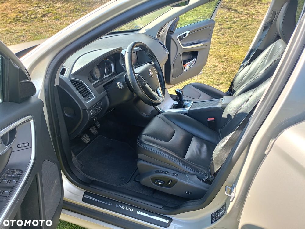 Volvo XC 60 D3 Drive-E Momentum - 16