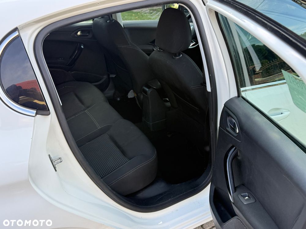 Peugeot 208 1.6 BlueHDi Allure S&S - 15