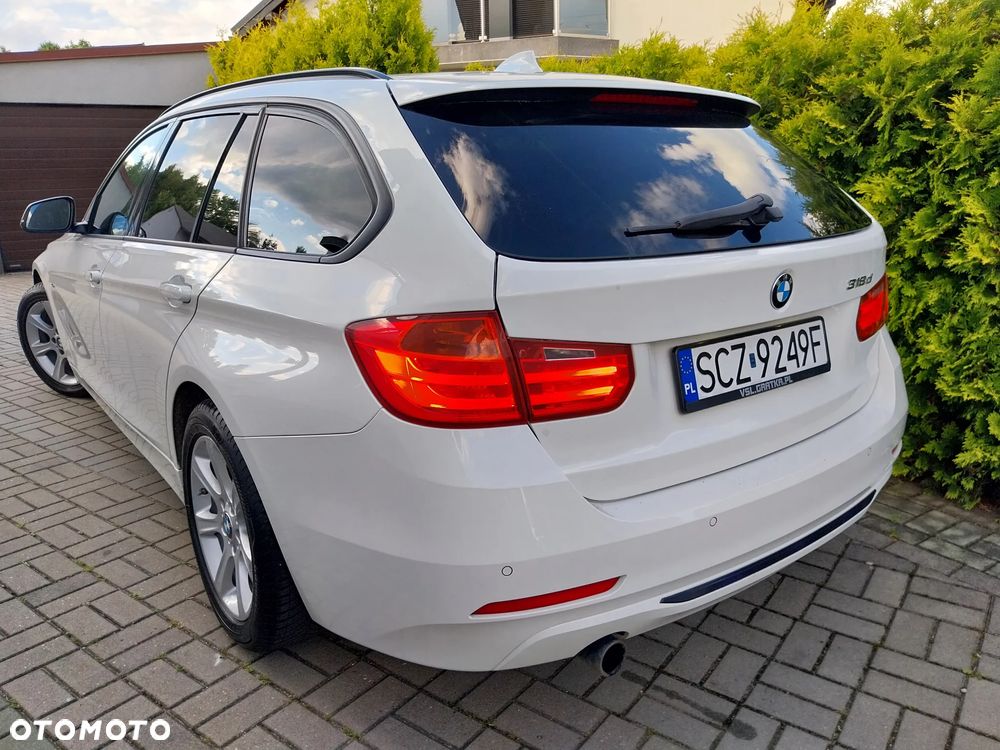 BMW Seria 3 318d Sport Line - 3