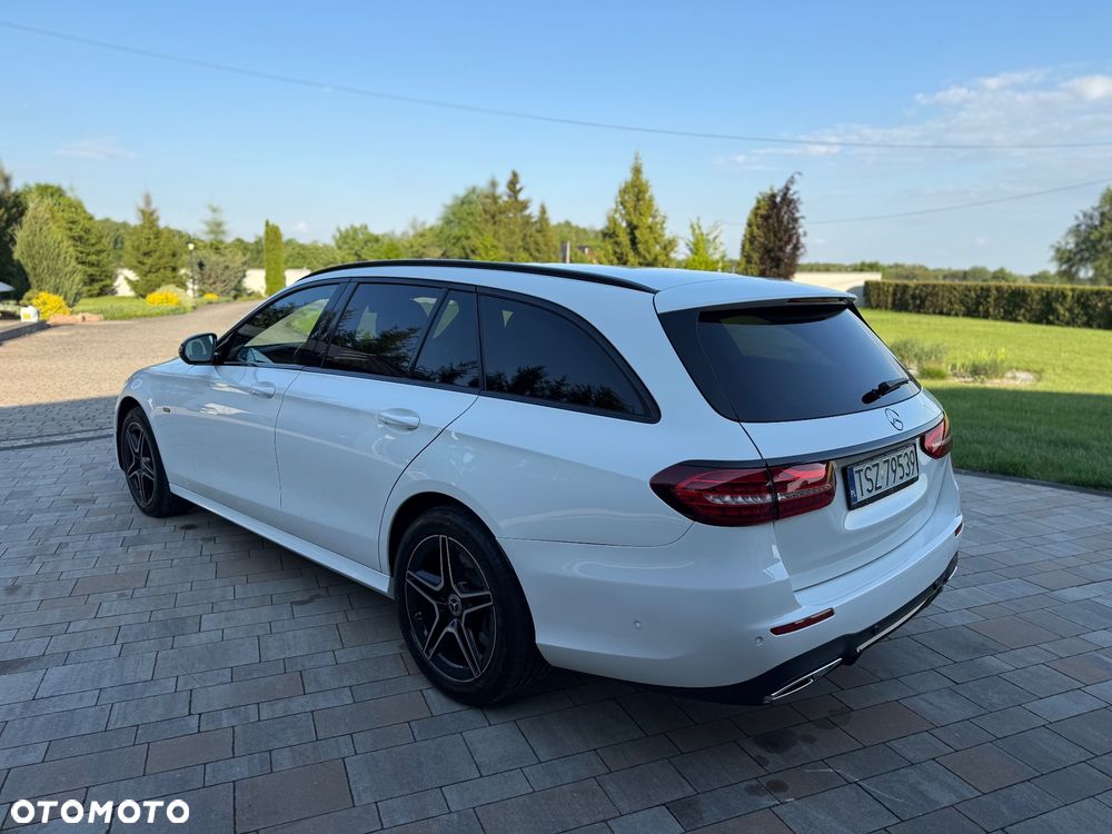 Mercedes-Benz Klasa E 300 de AMG - 16