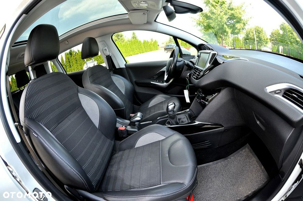Peugeot 2008 1.2 VTi Allure - 17