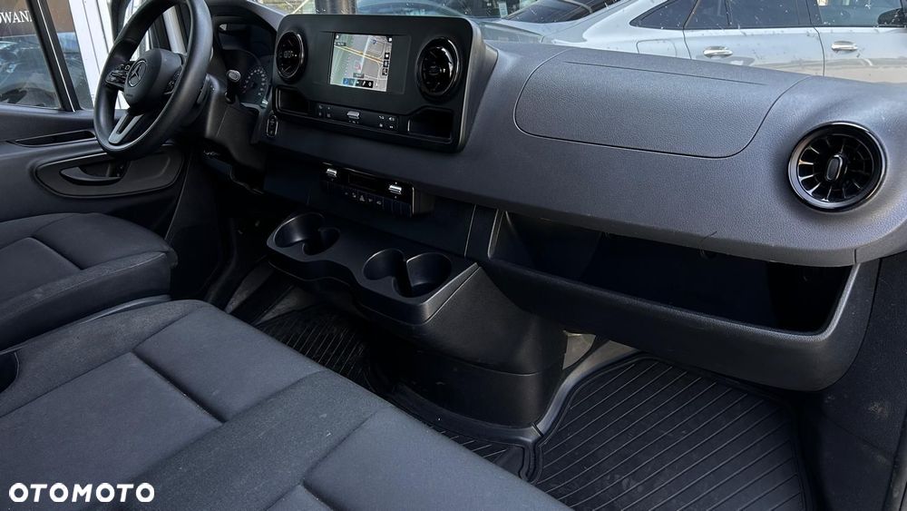 Mercedes-Benz Sprinter - 11