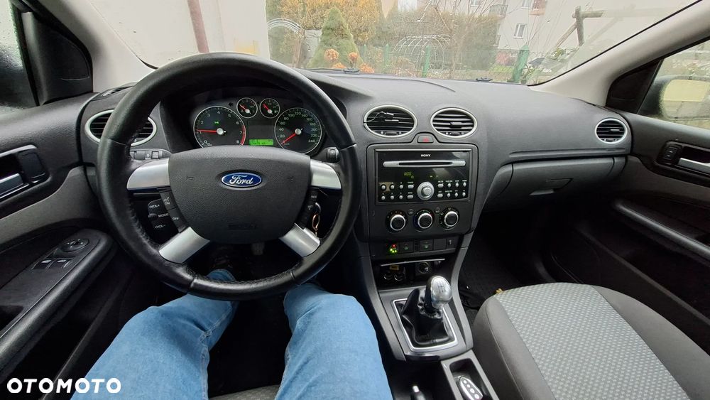 Ford Focus 1.6 Ambiente - 9