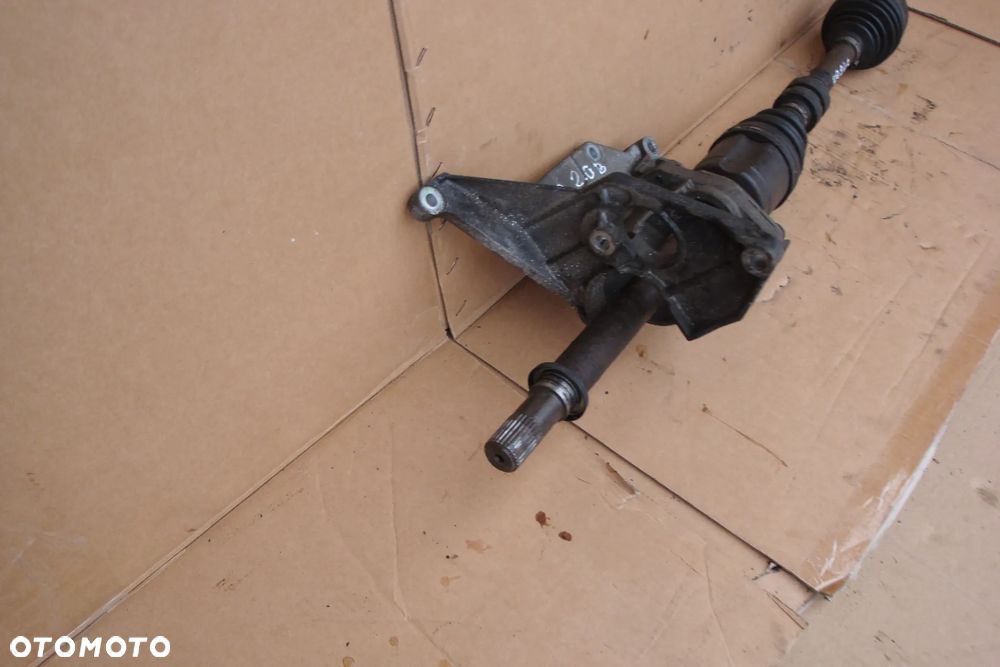 NISSAN QASHQAI J10 06-13 2.0B automat polos prawa - 2