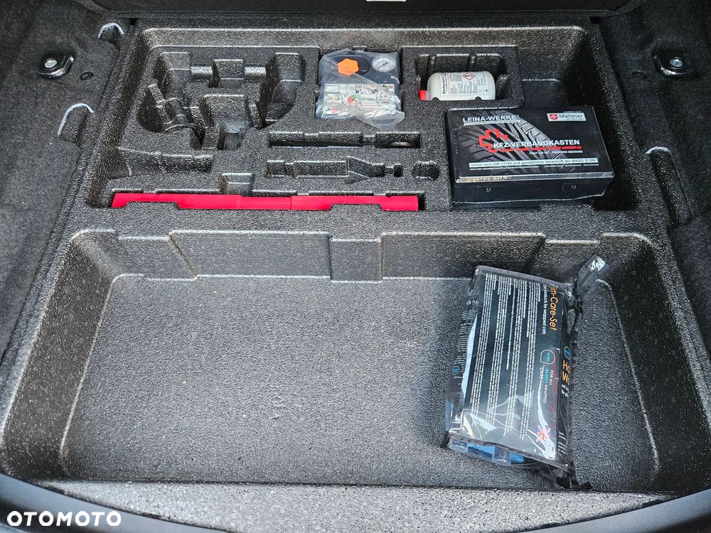 Jaguar E-Pace ver-d240-awd-r--dynamic-se - 31