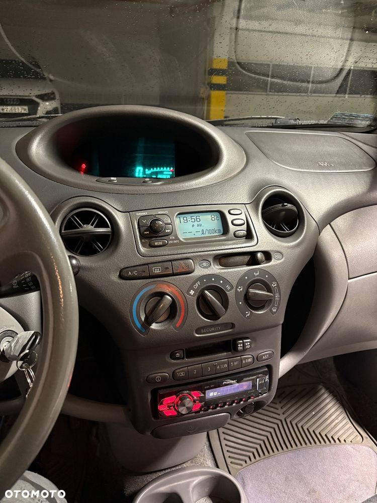 Toyota Yaris - 13
