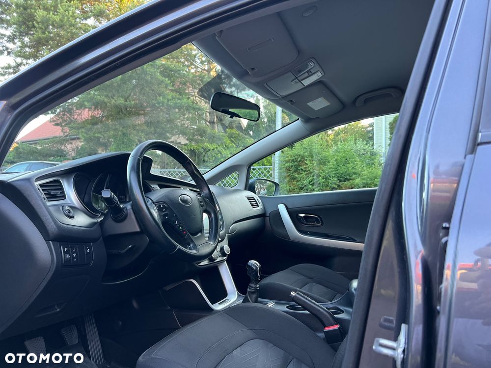 Kia Ceed 1.4 CVVT Dream Team Edition - 24