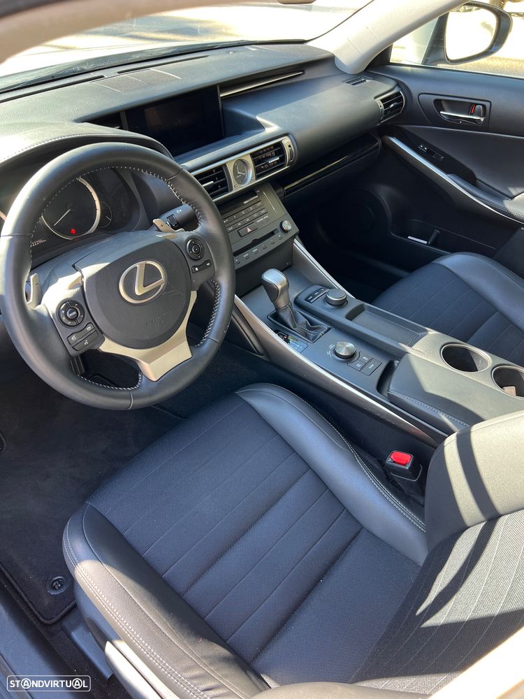 Lexus IS 300H Executive+ - 6