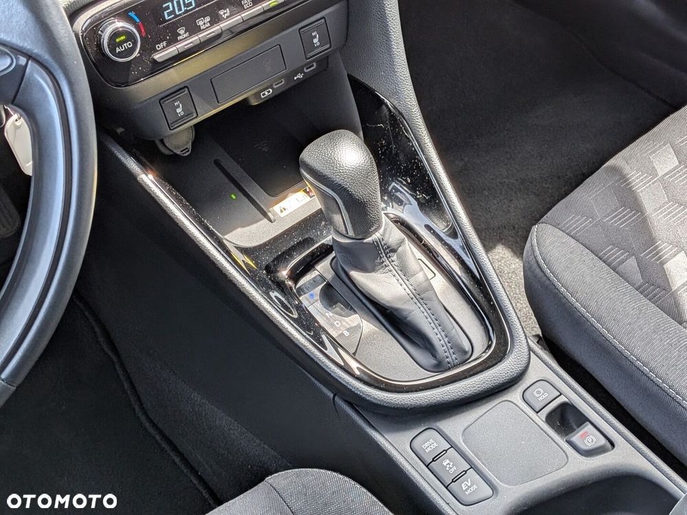 Toyota Yaris Hybrid 1.5 Style - 29