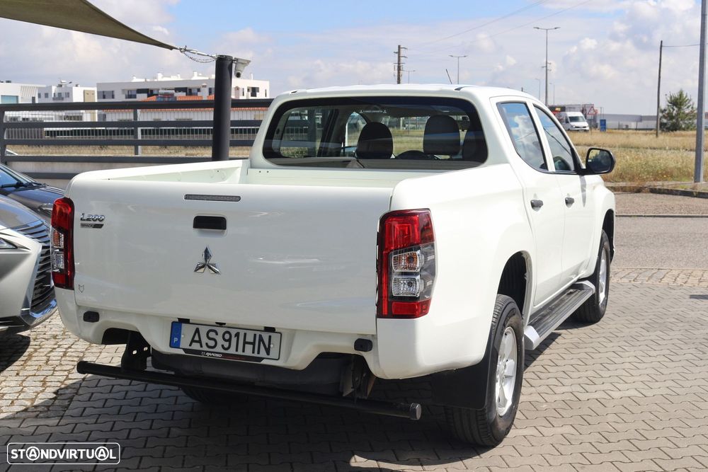 Mitsubishi L200 2.3 DI-D Space Cab Invite Strakar Look 4WD - 22