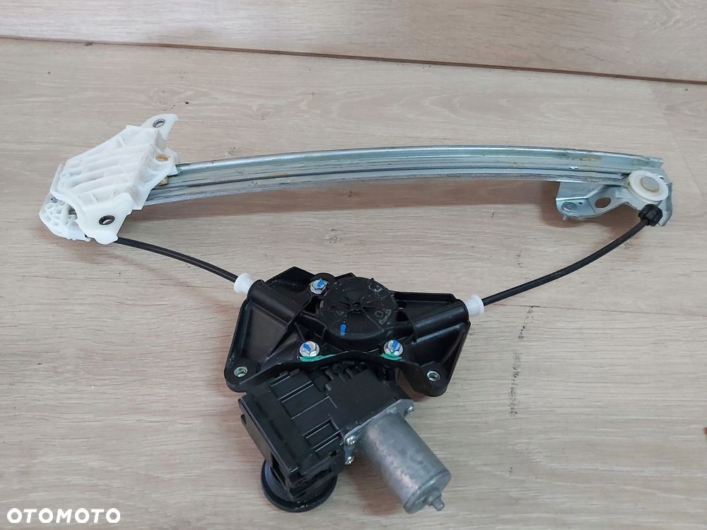 Toyota Yaris Cross 1,5 podnośnik szyby prawy przód mechanizm 85710-0D540 - 3