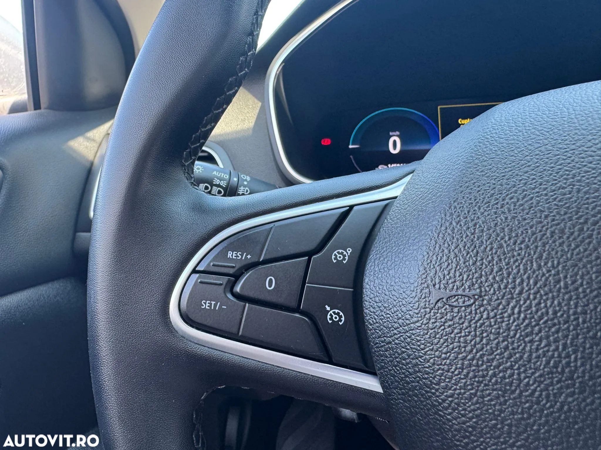 Renault Megane Grandtour E-TECH Plug-in 160 BUSINESS EDITION - 30