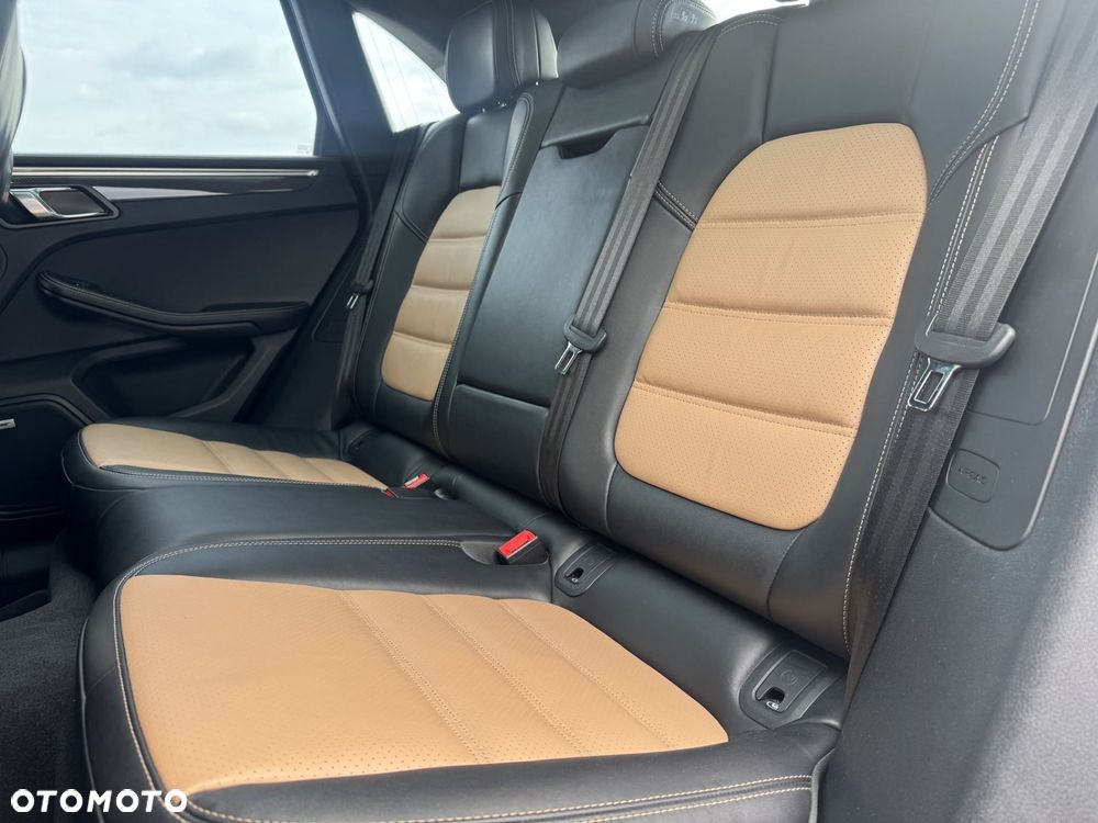 Porsche Macan - 24