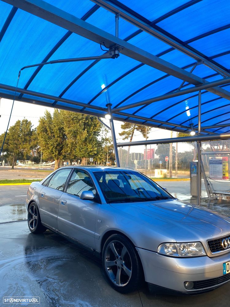 Audi A4 1.9 TDI Attraction - 1