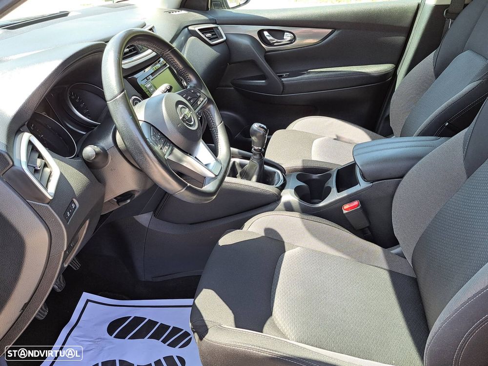 Nissan Qashqai 1.3 DIG-T N-Connecta J18 - 18