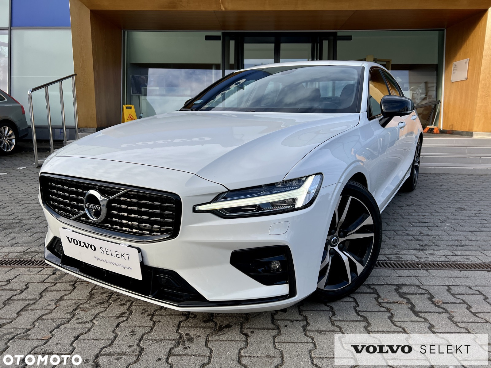 Volvo S60 B5 B R-Design - 3