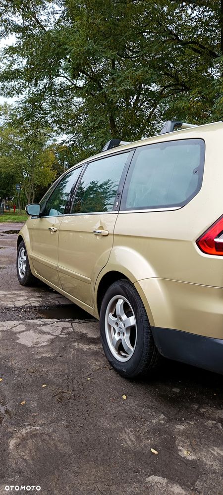 Ford Galaxy 2.0 Ghia - 19