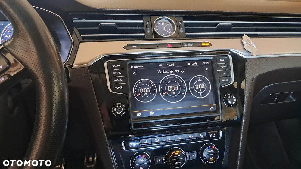 Volkswagen Passat 1.8 TSI BMT Highline - 28