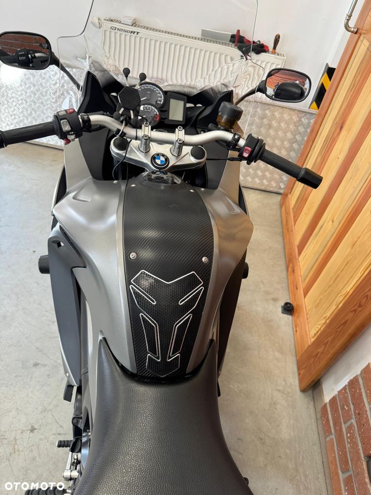 BMW F - 22