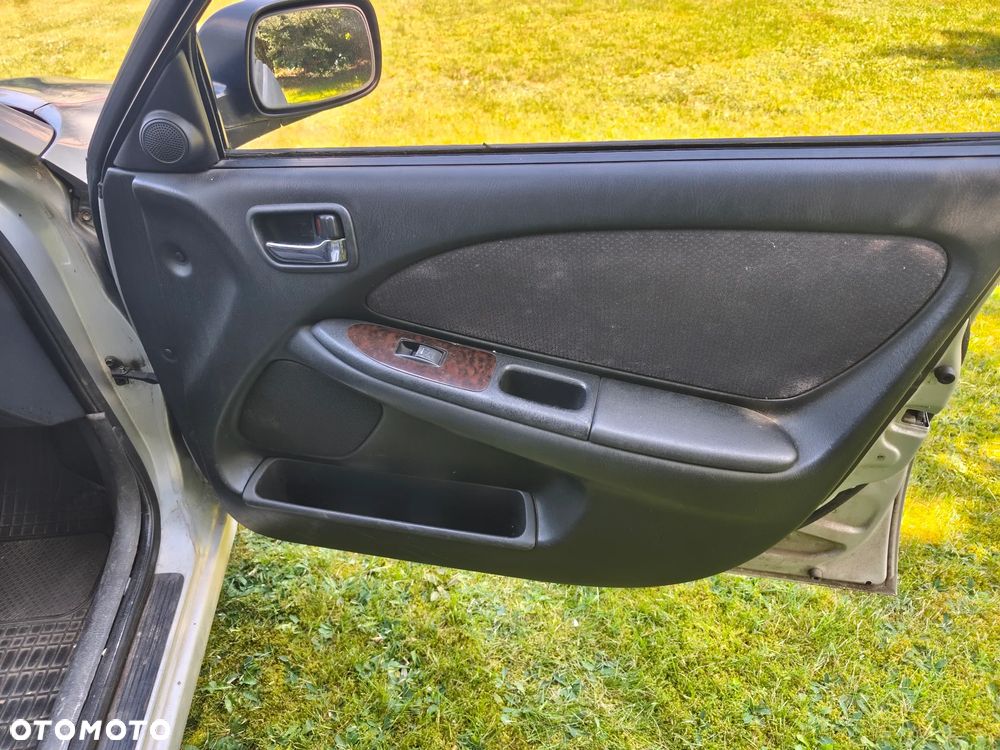 Toyota Avensis 2.0 VVT-i Sol - 12
