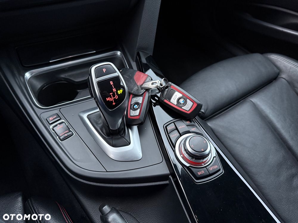 BMW Seria 3 320d Sport-Aut Sport Line - 36