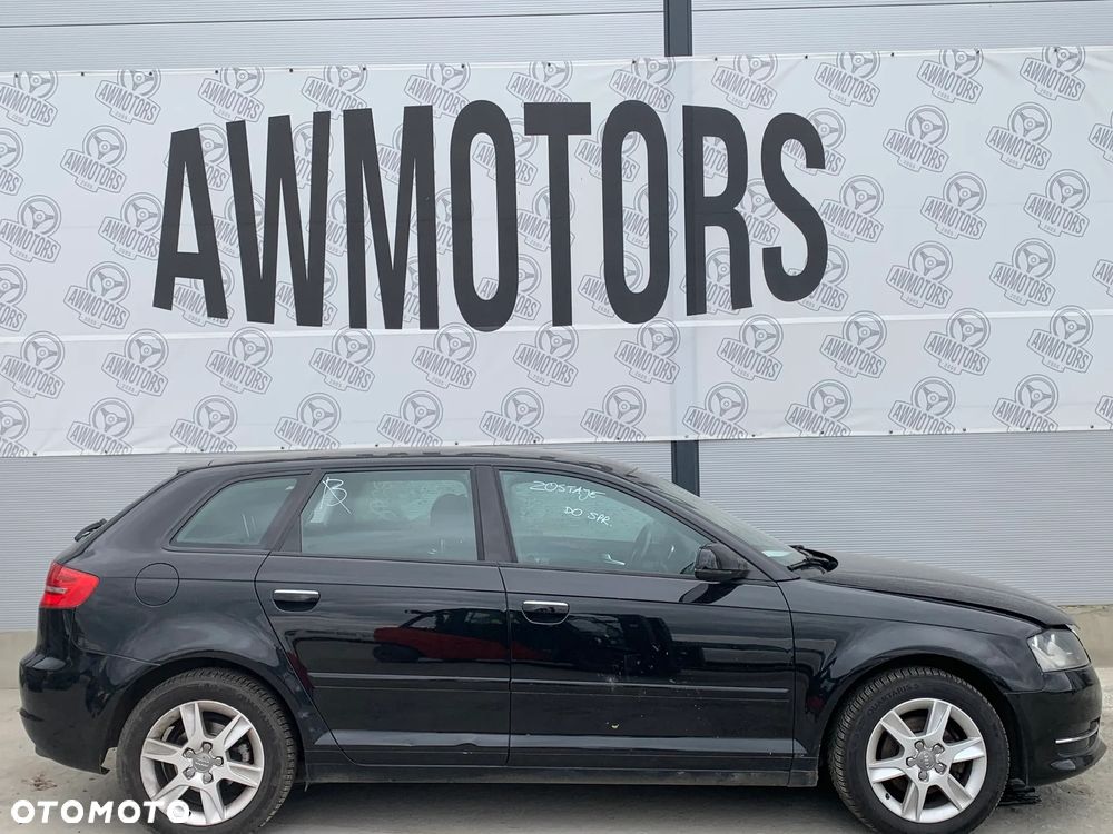 AUDI A3 8P 2011 *SAMOCHÓD NA CZĘŚCI* 4613 A2 / Y9B MASKA, LAMPA, DRZWI, LUSTERKO, ZDERZAK, GRILL, BŁOTNIK, KLAPA, BELKA, DESKA, FOTELE, KANAPA, ĆWIARTKA KIEROWNICA, TARCZE, ZACISKI, ZAWIESZENIE, KOMPLETNY PRZÓD, KOMPLETNY TYŁ, LICZNIK, ZEGARY, PRAWE LEWE PRZÓD TYŁ - 3