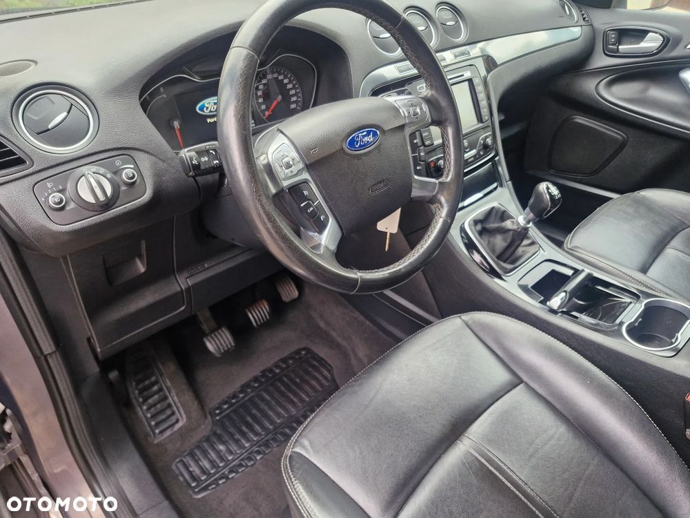 Ford S-Max - 17