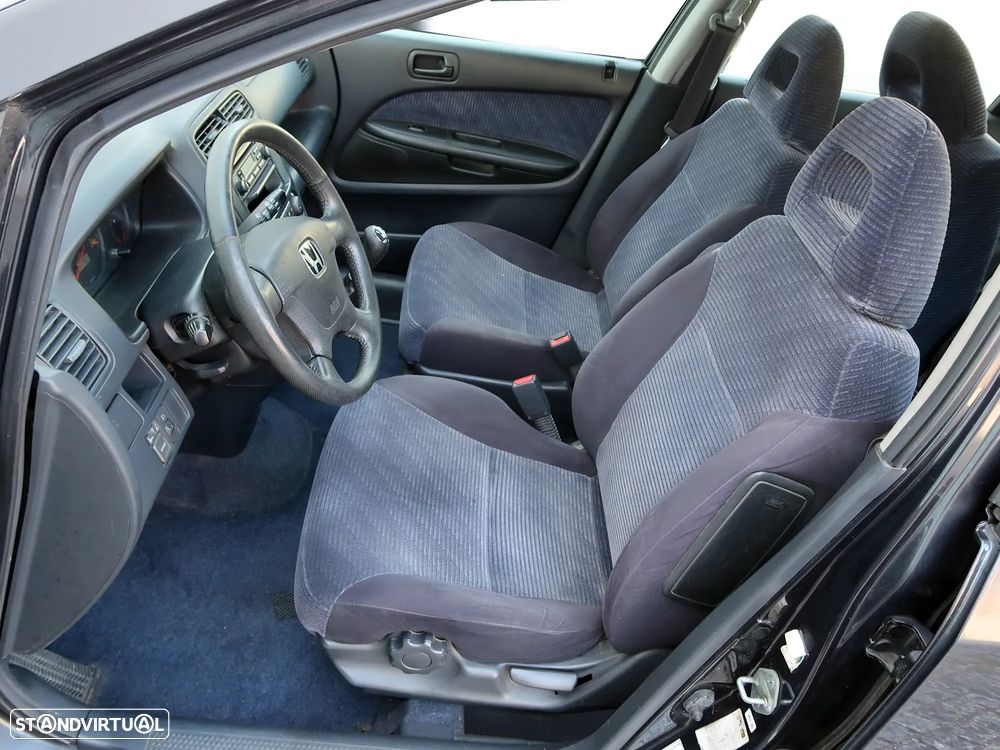 Honda Stream 1.7 ES - 14
