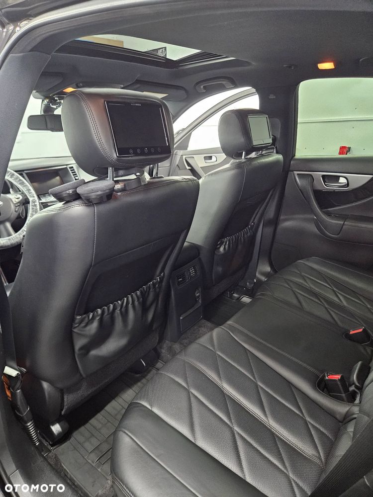 Infiniti QX70 - 16
