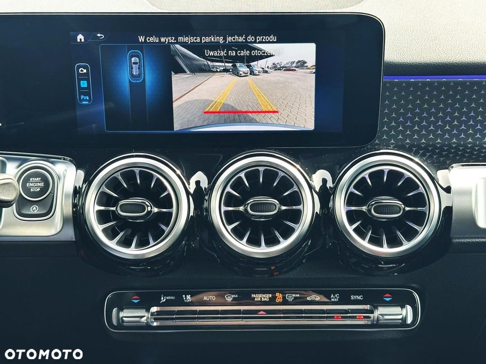 Mercedes-Benz GLB - 12