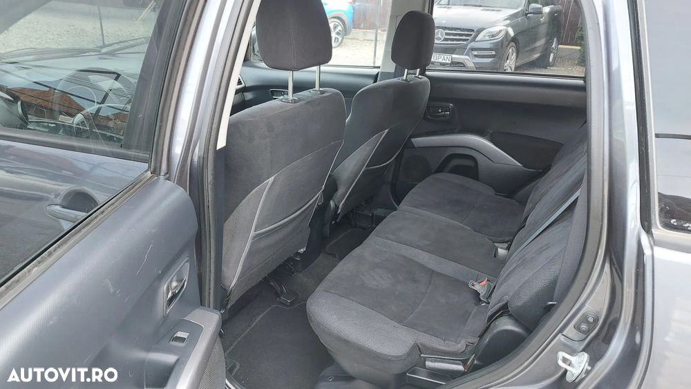 Mitsubishi Outlander 2.0 DI-D 4WD Instyle - 12