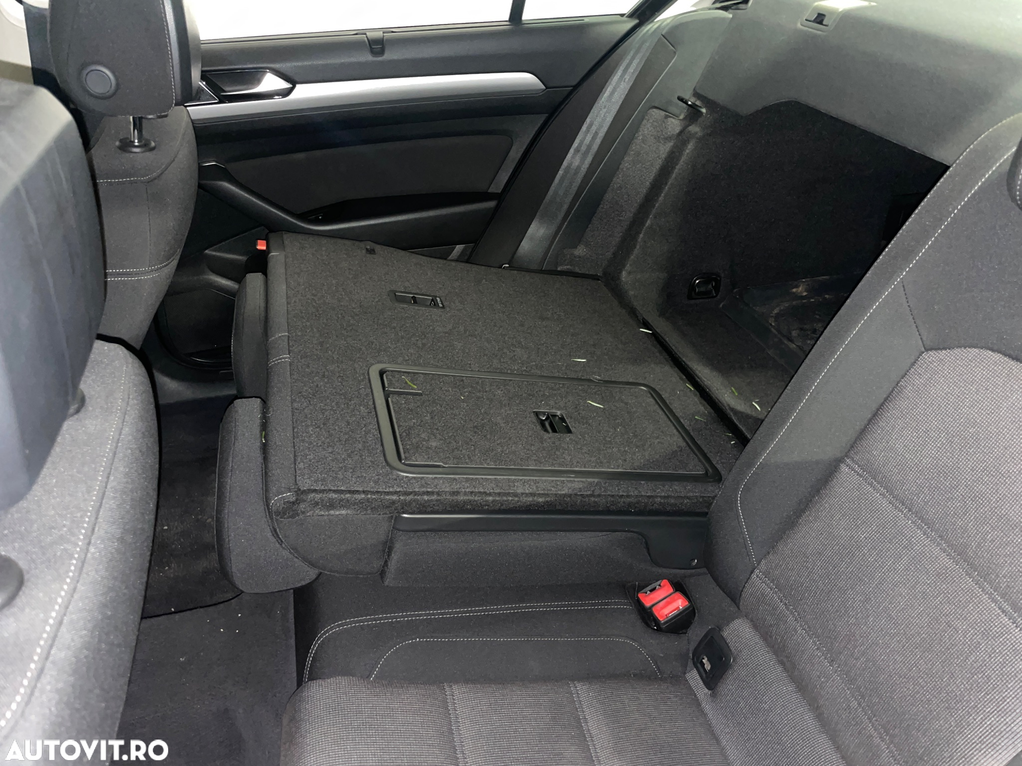 Volkswagen Passat 1.6 TDI SCR DSG - 2