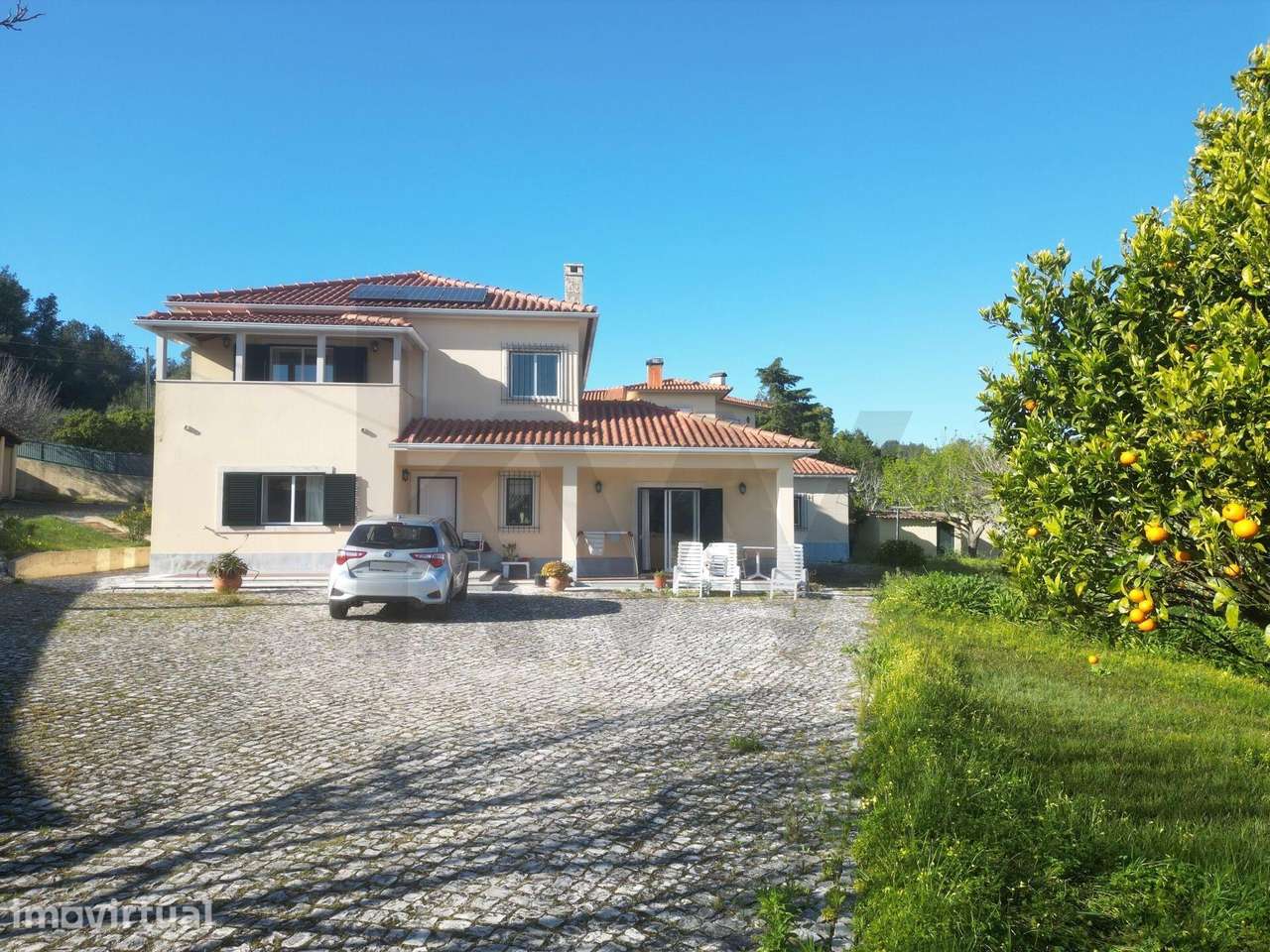 Moradia isolada T4 em Sintra num lote de 1300m2 com apartamento extra - Grande imagem: 5/42