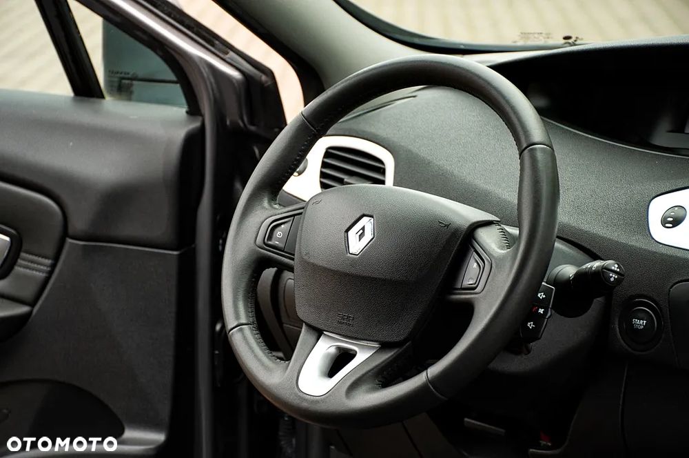 Renault Scenic 2.0 16V Privilege CVT - 23