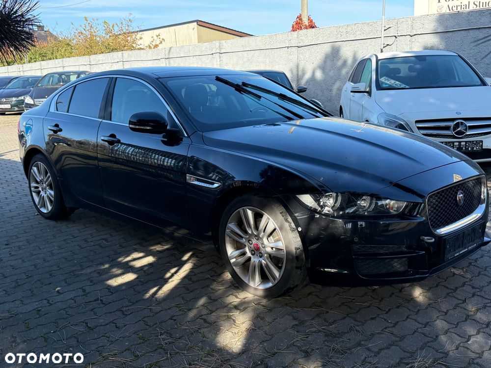 Jaguar Xe 2017 photo 3