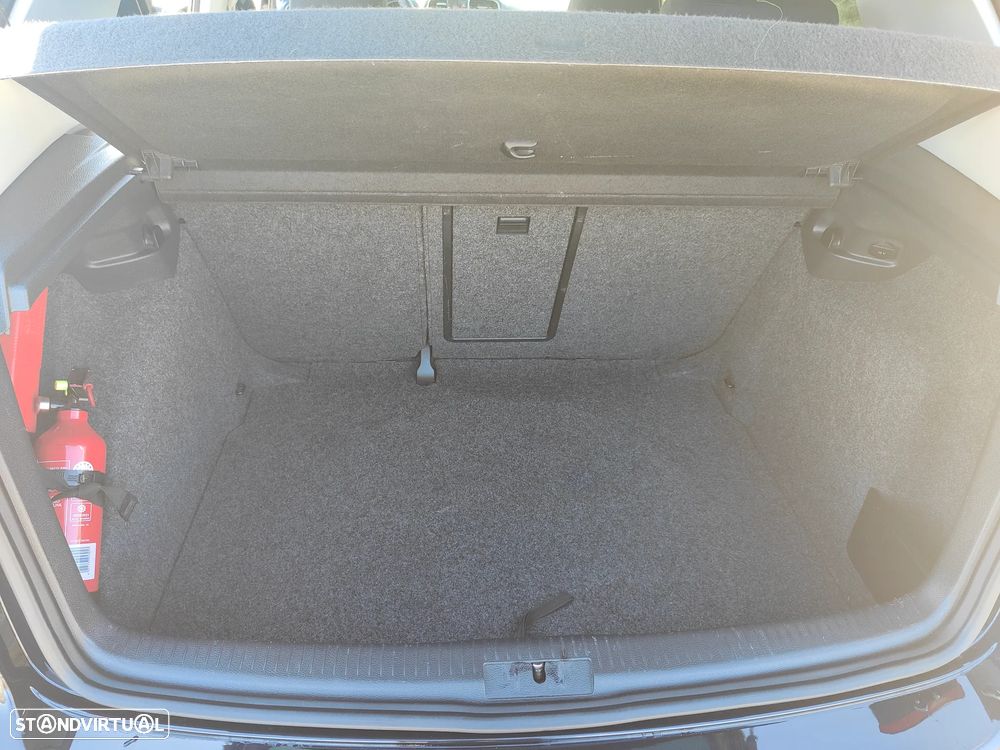 VW Golf 2.0 TDi DPF Highline - 14