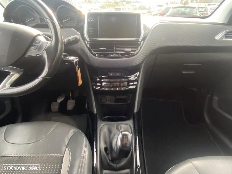 Peugeot 2008 1.2 PureTech Style - 9