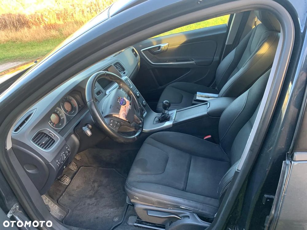 Volvo V60 D2 Momentum - 17