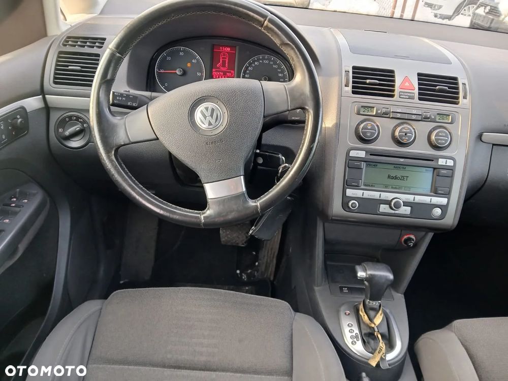 Volkswagen Touran - 12