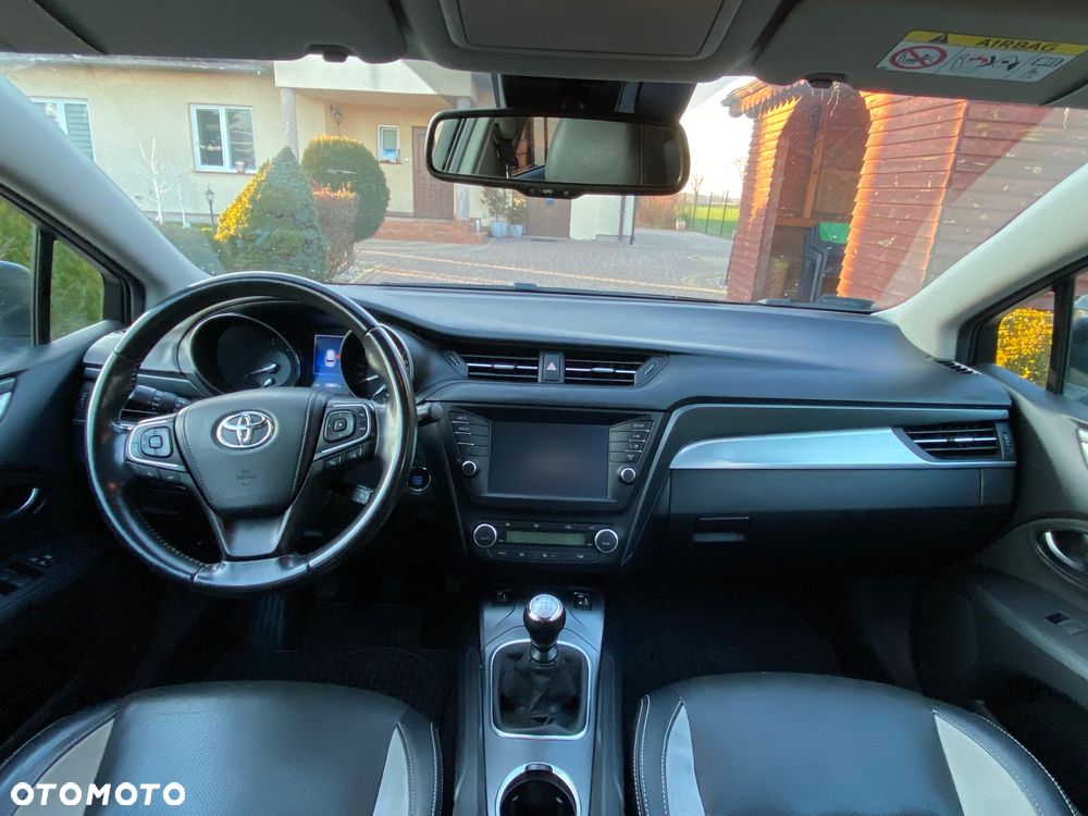 Toyota Avensis 2.0 D-4D Premium - 14