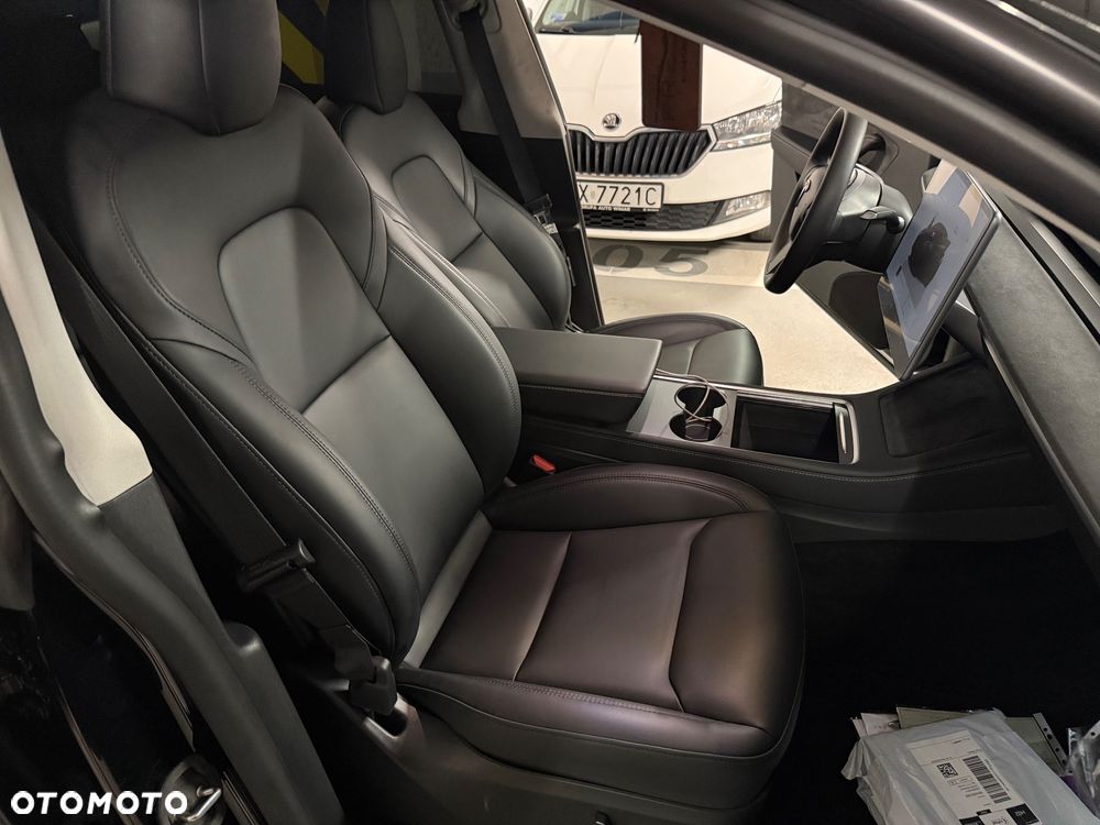Tesla Model Y Performance AWD - 25