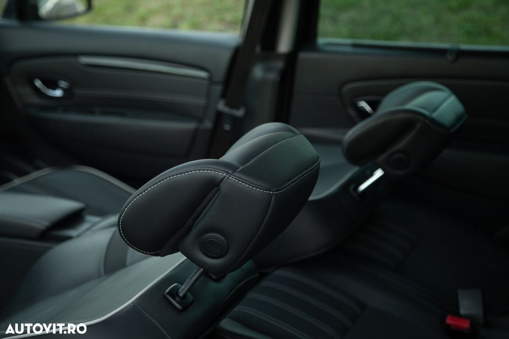 Renault Grand Scenic - 32