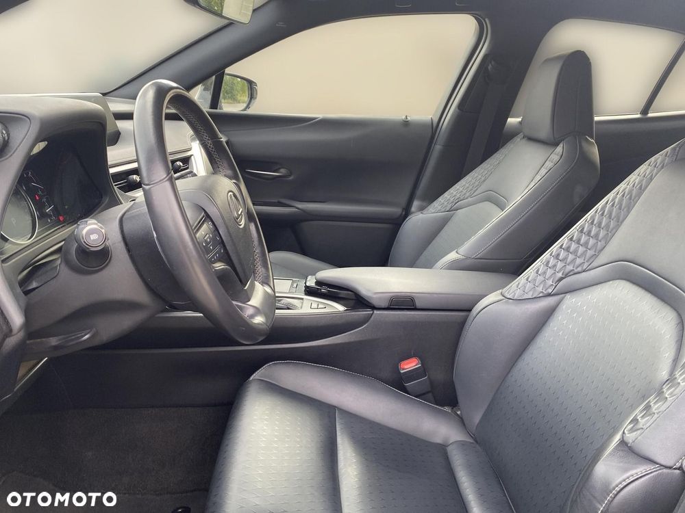 Lexus UX - 14