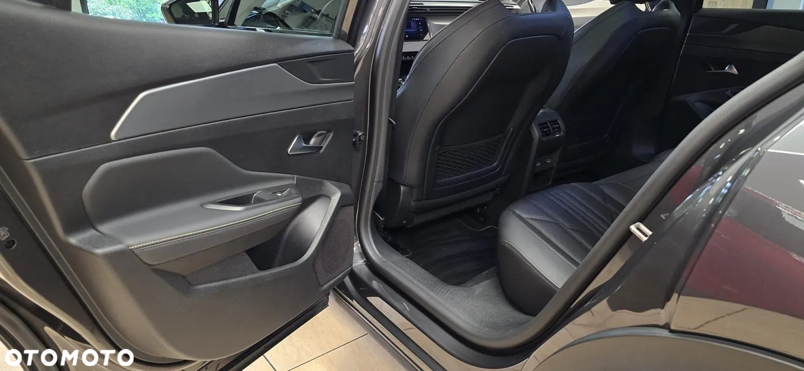 Peugeot 408 1.6 Plug-In Hybrid 225 GT EAT8 - 25