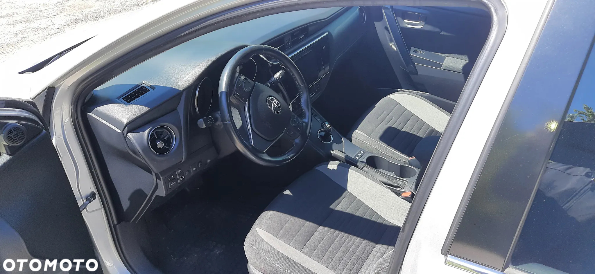 Toyota Auris Hybrid 135 Premium - 8