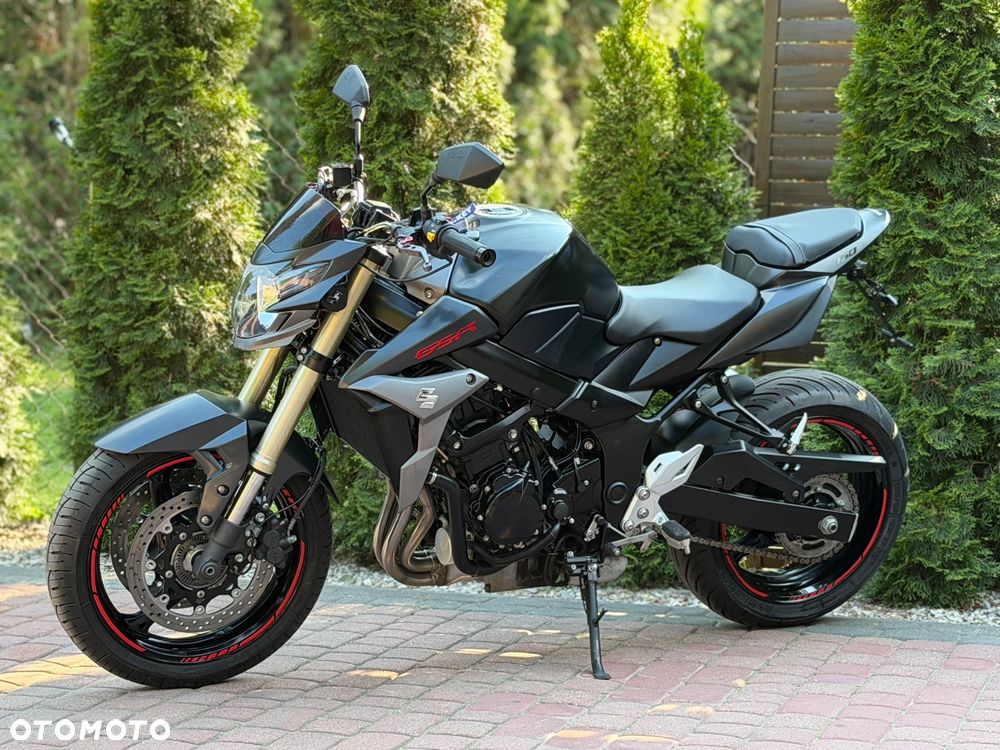 Suzuki GSR - 6