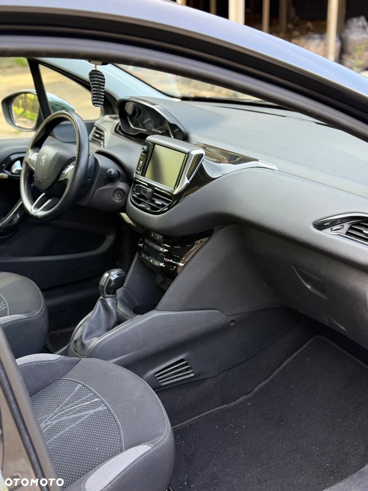 Peugeot 208 1.2 PureTech Allure - 8