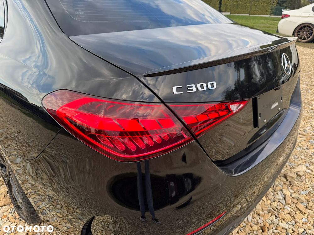 Mercedes-Benz Klasa C 300 4Matic 9G-TRONIC AMG Line - 36
